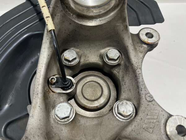 2008-2013 E90 BMW M3 Passenger Front Spindle Hub Assembly / 109K E9M06